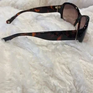 Coach Vintage Taryn Brown Tortoise Shell Sunglasses With Signature Hardcase Coach | Accessories | Coach Taryn Tortoise Sunglasses Case  main image 3